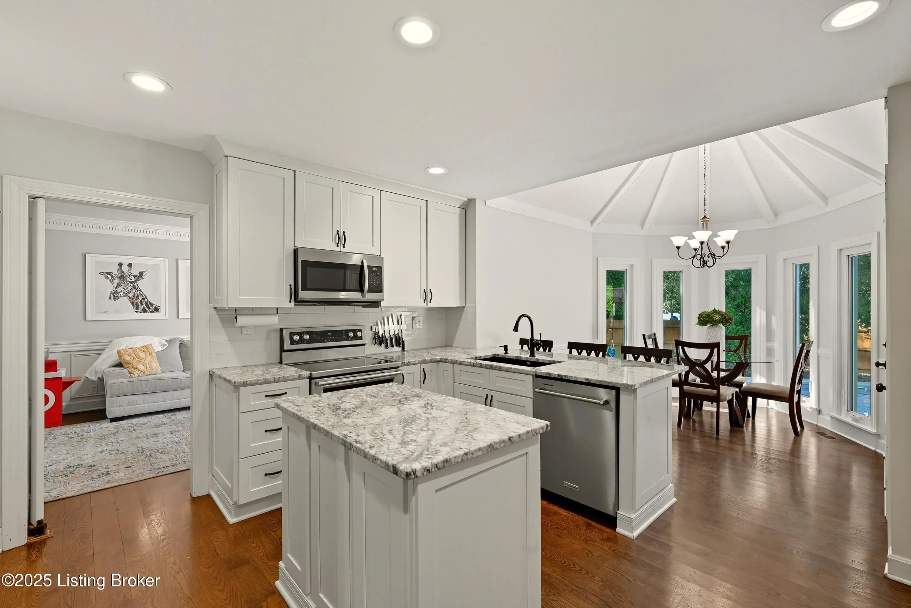 Photo of Listing #1704127