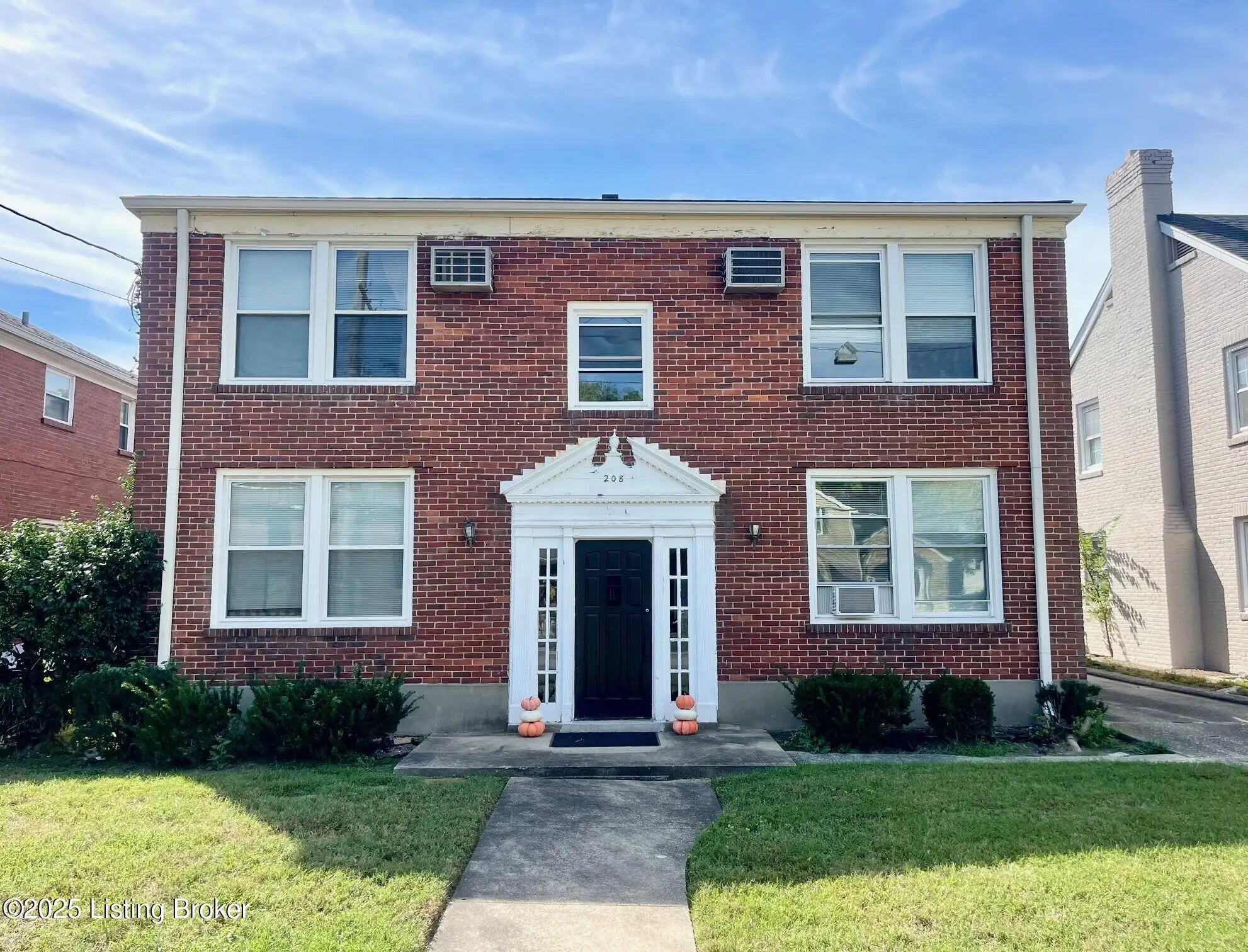 Photo of Listing #1702405