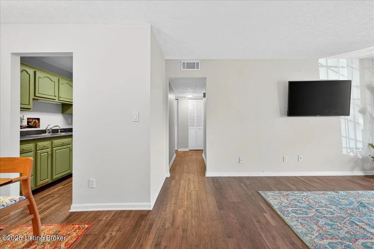 Photo of Listing #1702642