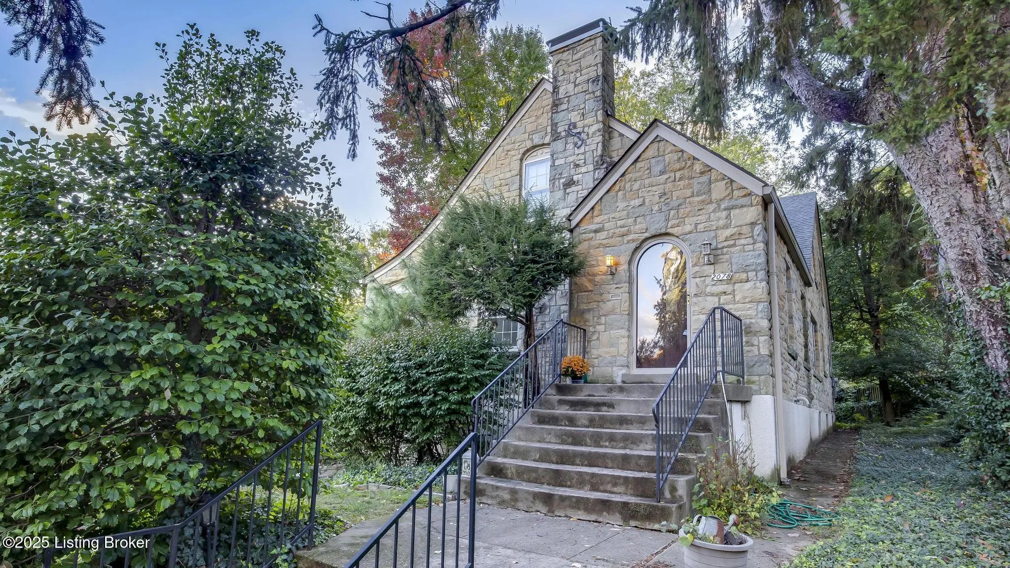 Photo of Listing #1702535