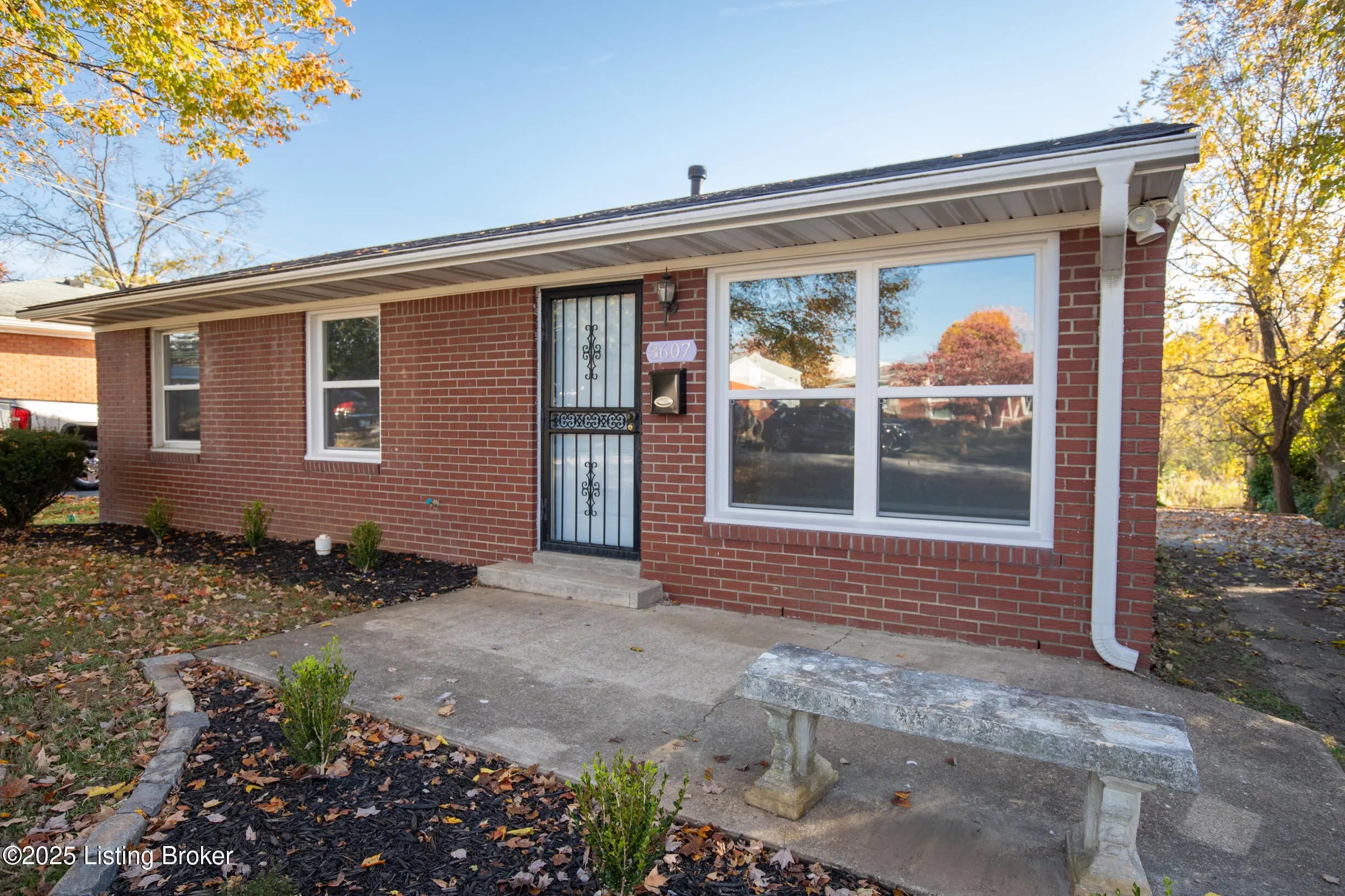 Photo of Listing #1702743