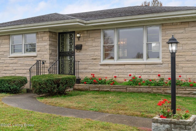 8202 Red Cedar Way, Louisville