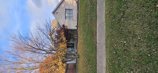 5021 Hunters Point Cir, Louisville