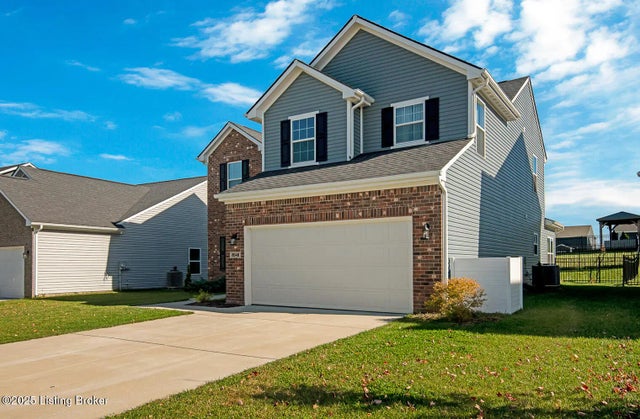 2048 Carnegie Dr, Shelbyville