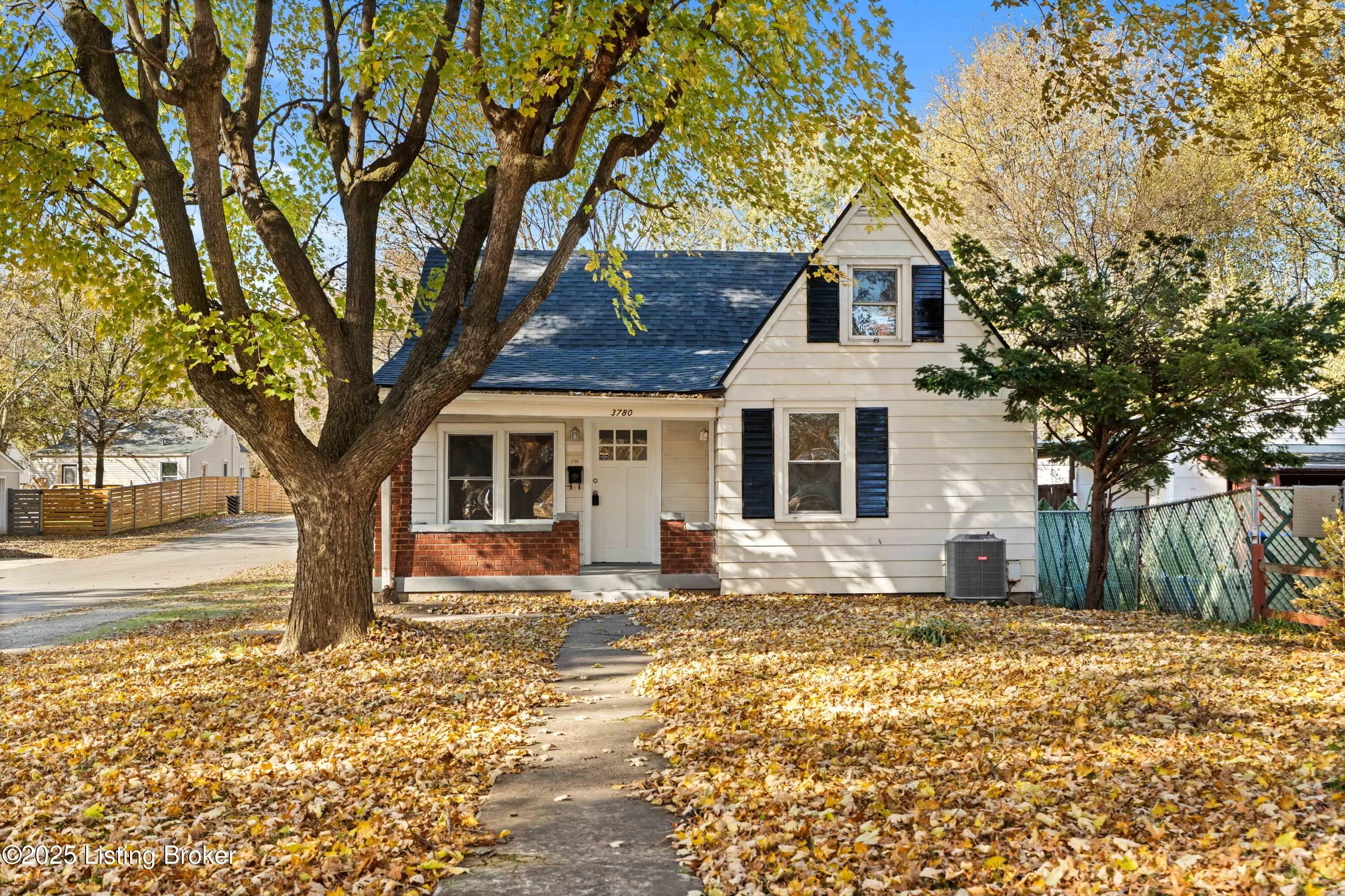 Photo of Listing #1703341