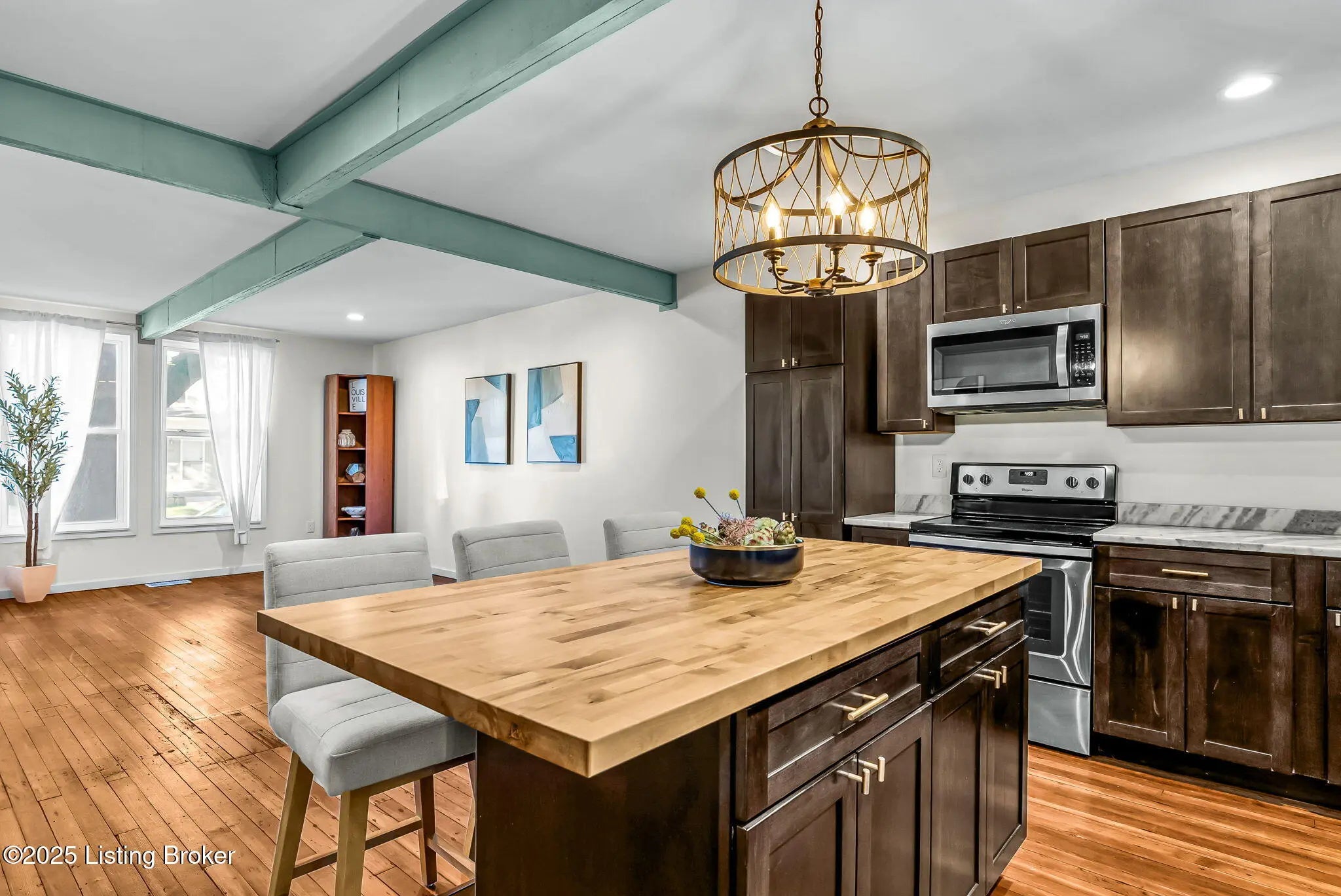 Photo of Listing #1703339