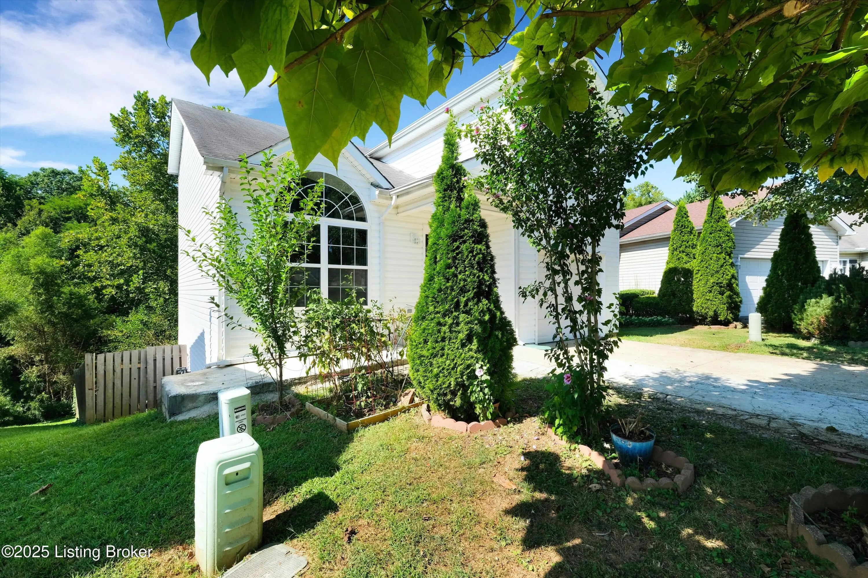 Photo of Listing #1703383