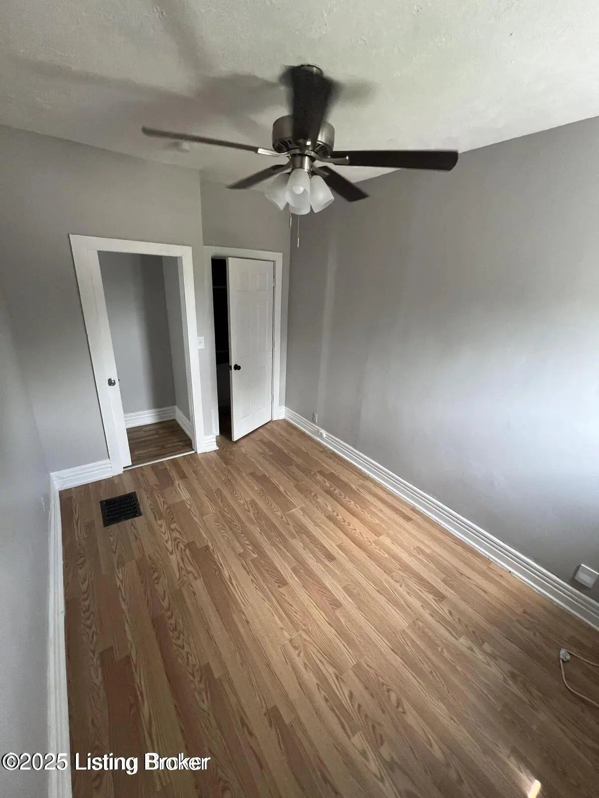 Photo of Listing #1703425