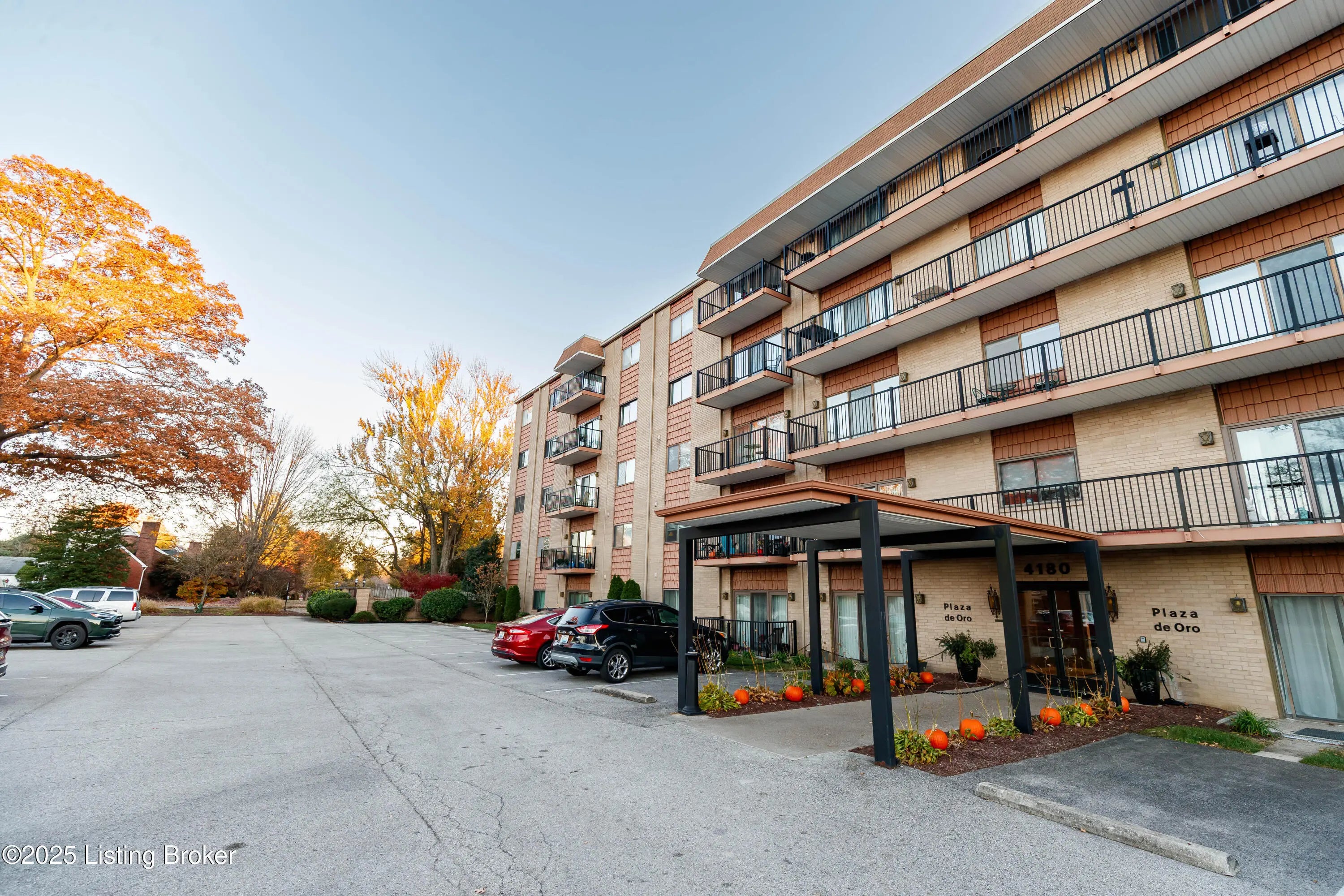 Photo of Listing #1703510