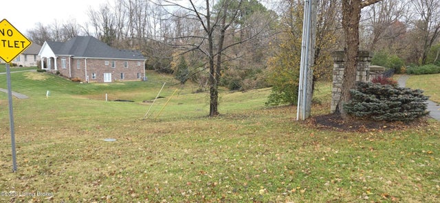 7913 Cresthaven Dr, Louisville