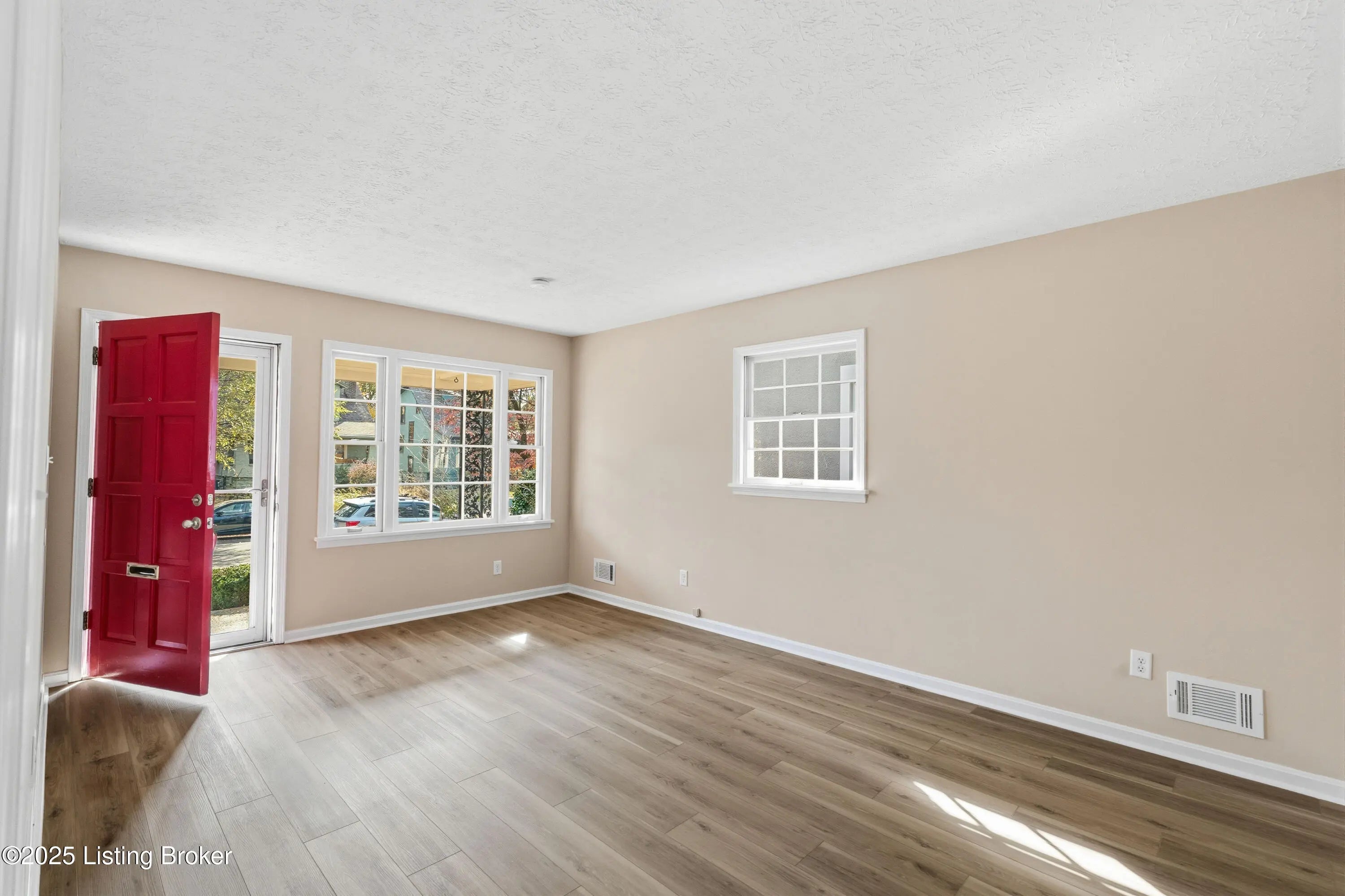 Photo of Listing #1703525