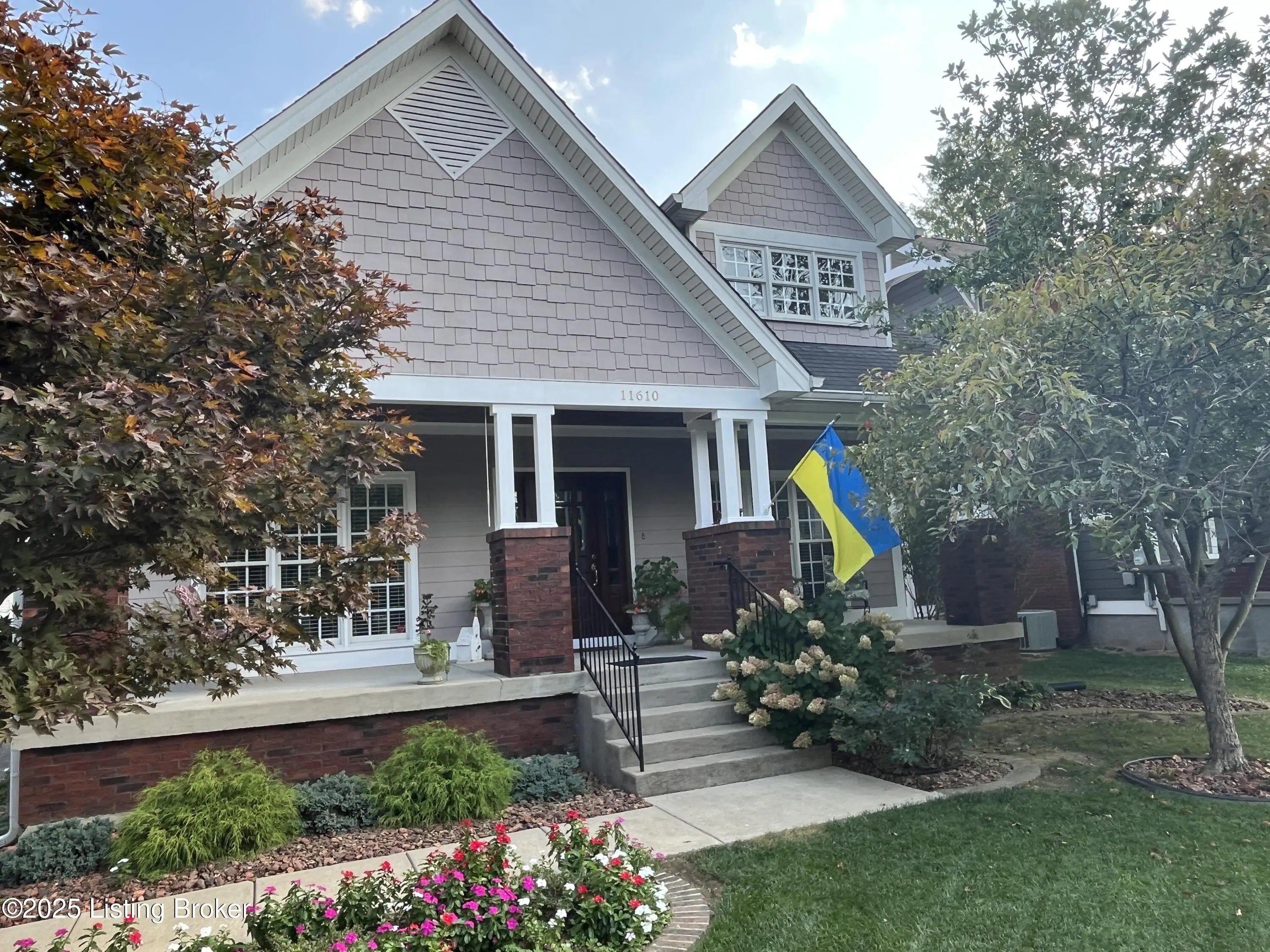 Photo of Listing #1703530