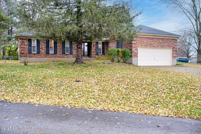 7400 Stone Bluff Ct, Louisville