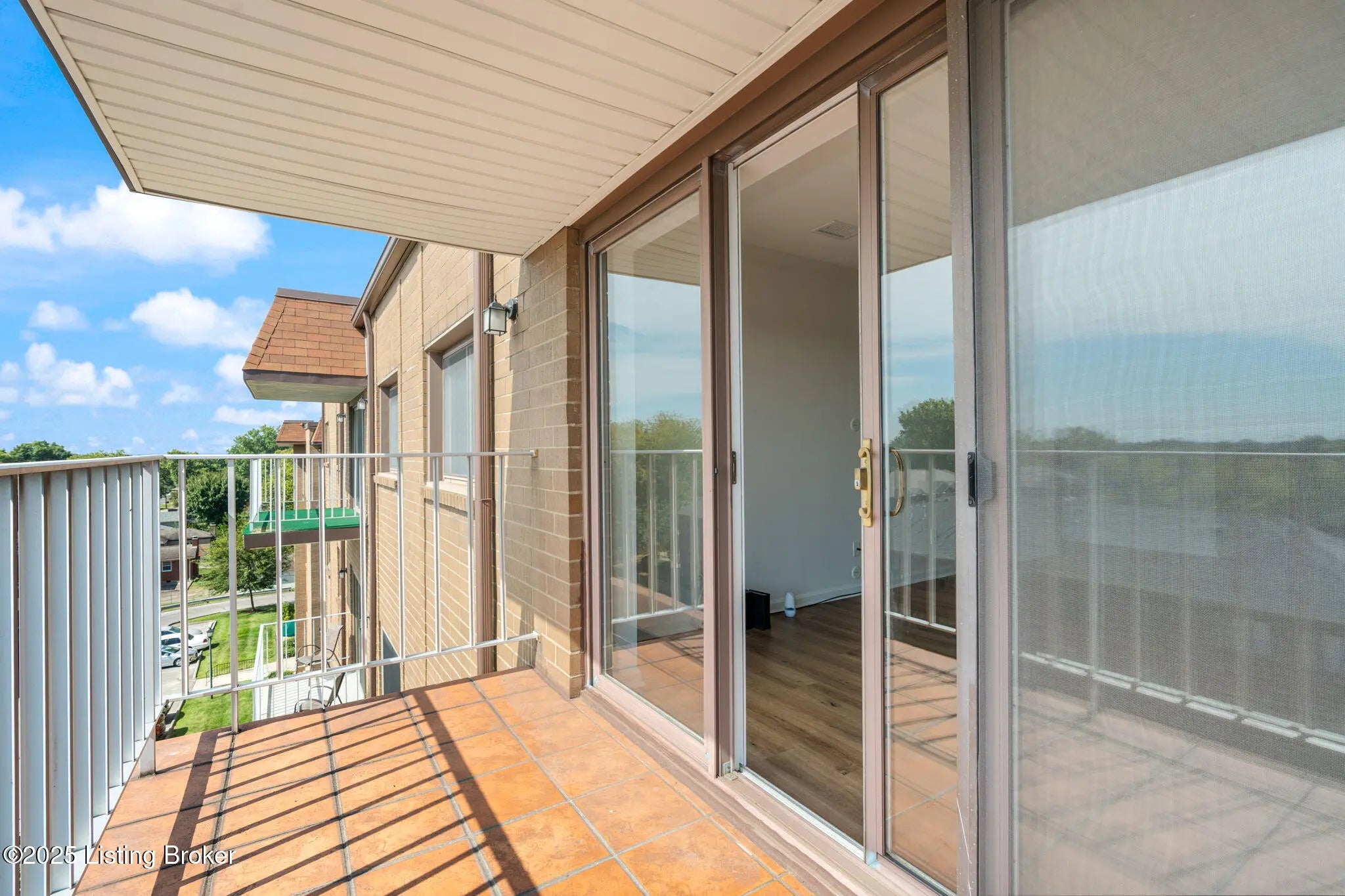 Photo of Listing #1703673