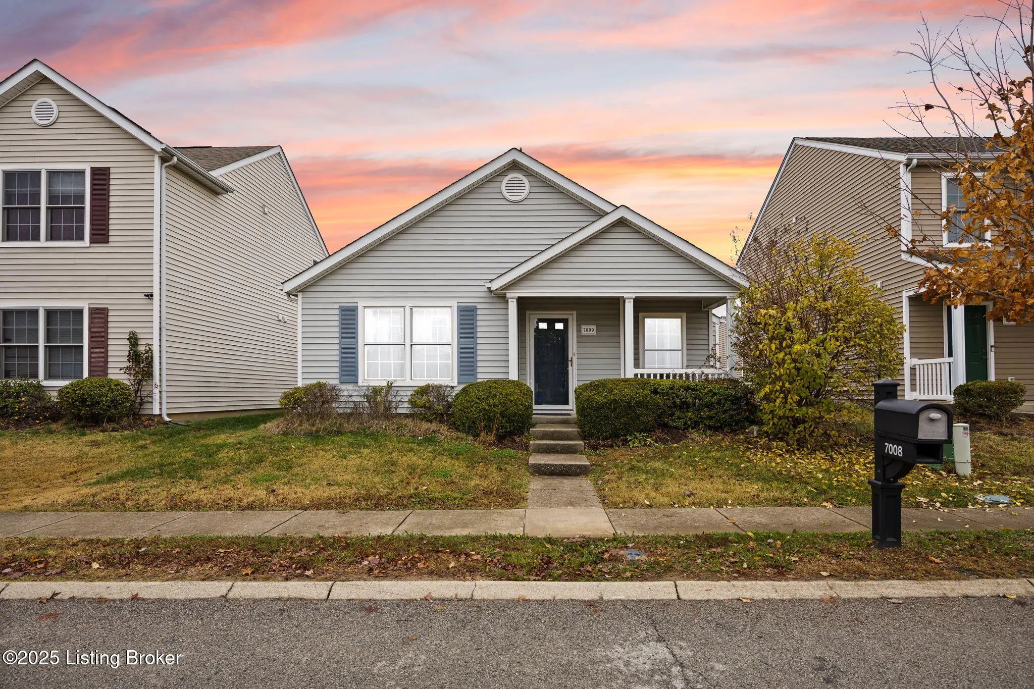 Photo of Listing #1704345