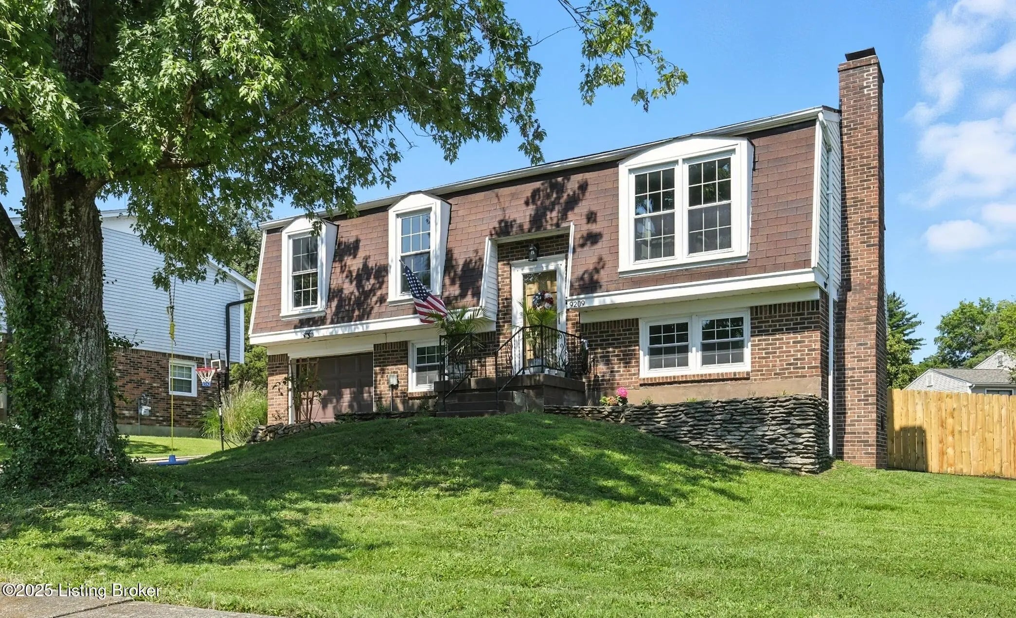 Photo of Listing #1703744