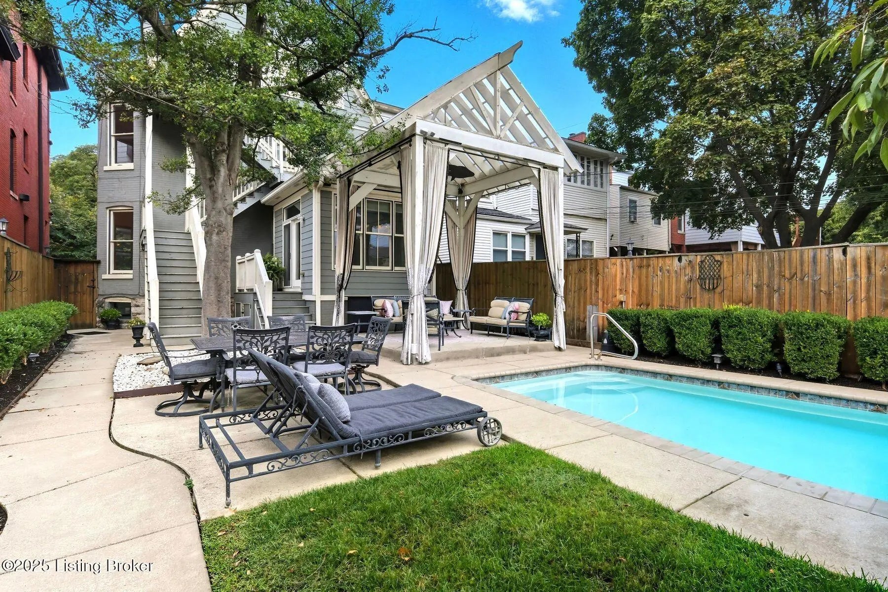 Photo of Listing #1703880