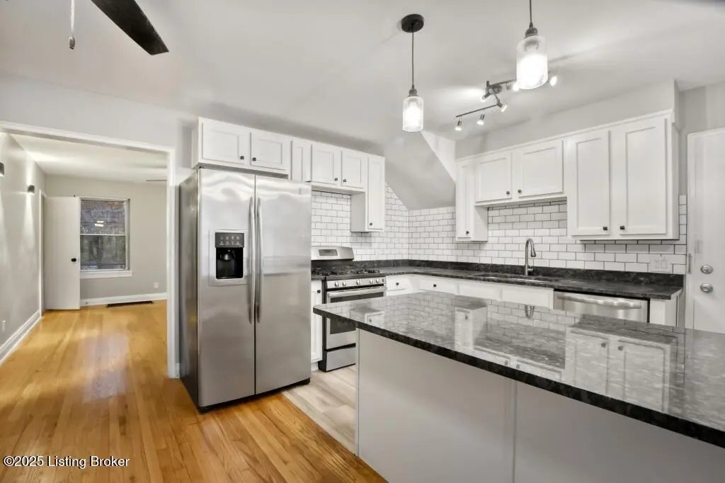 Photo of Listing #1704006