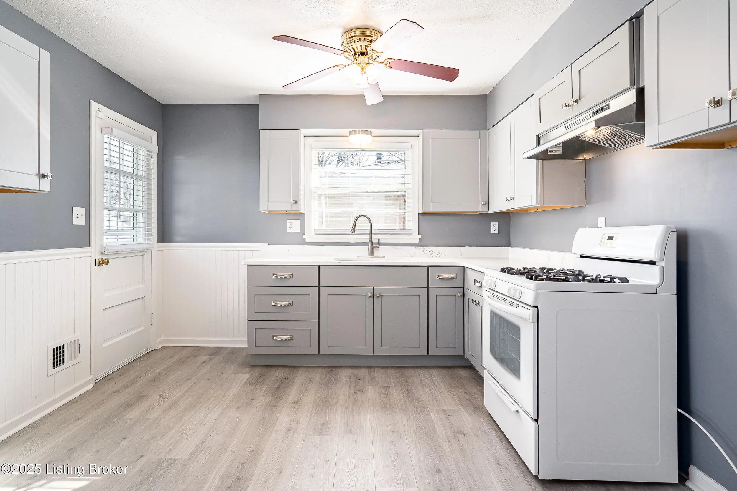 Photo of Listing #1704377