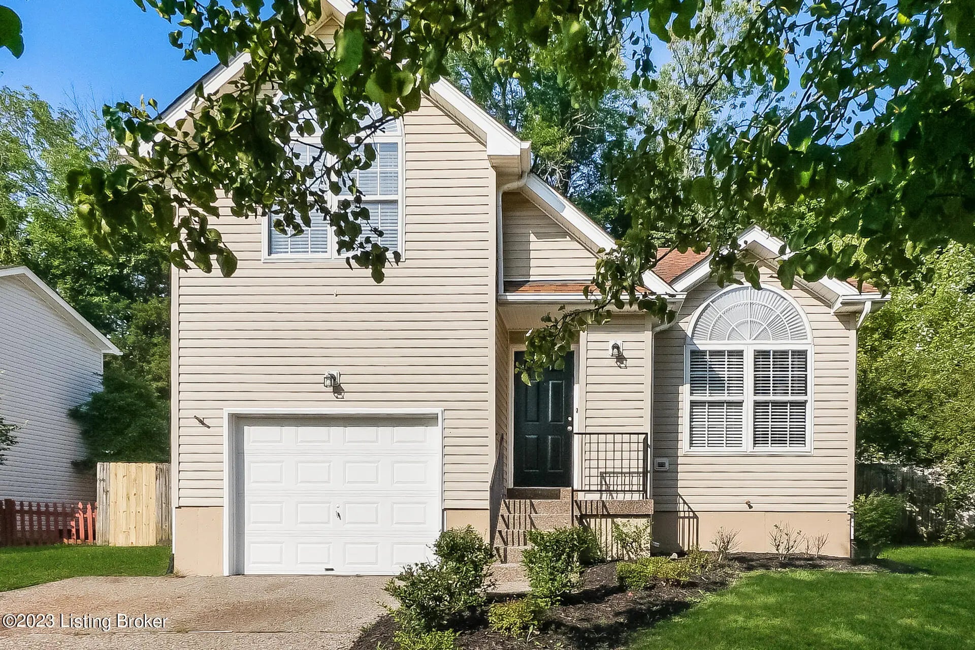 Photo of Listing #1704328