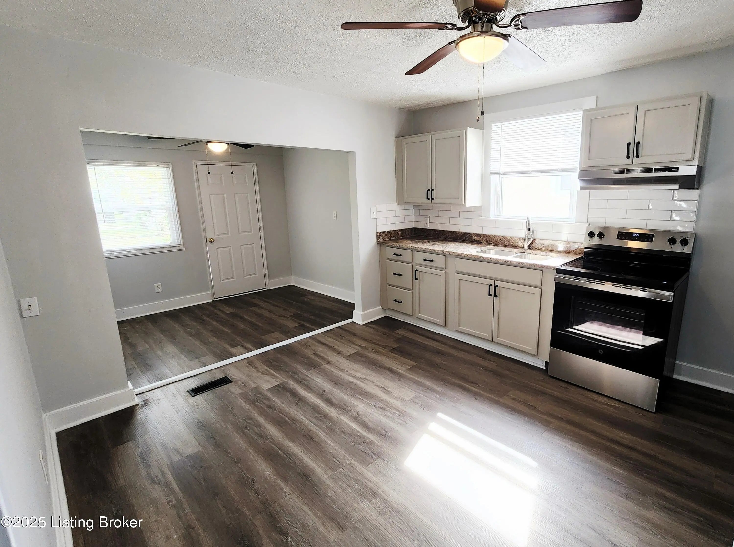 Photo of Listing #1704384