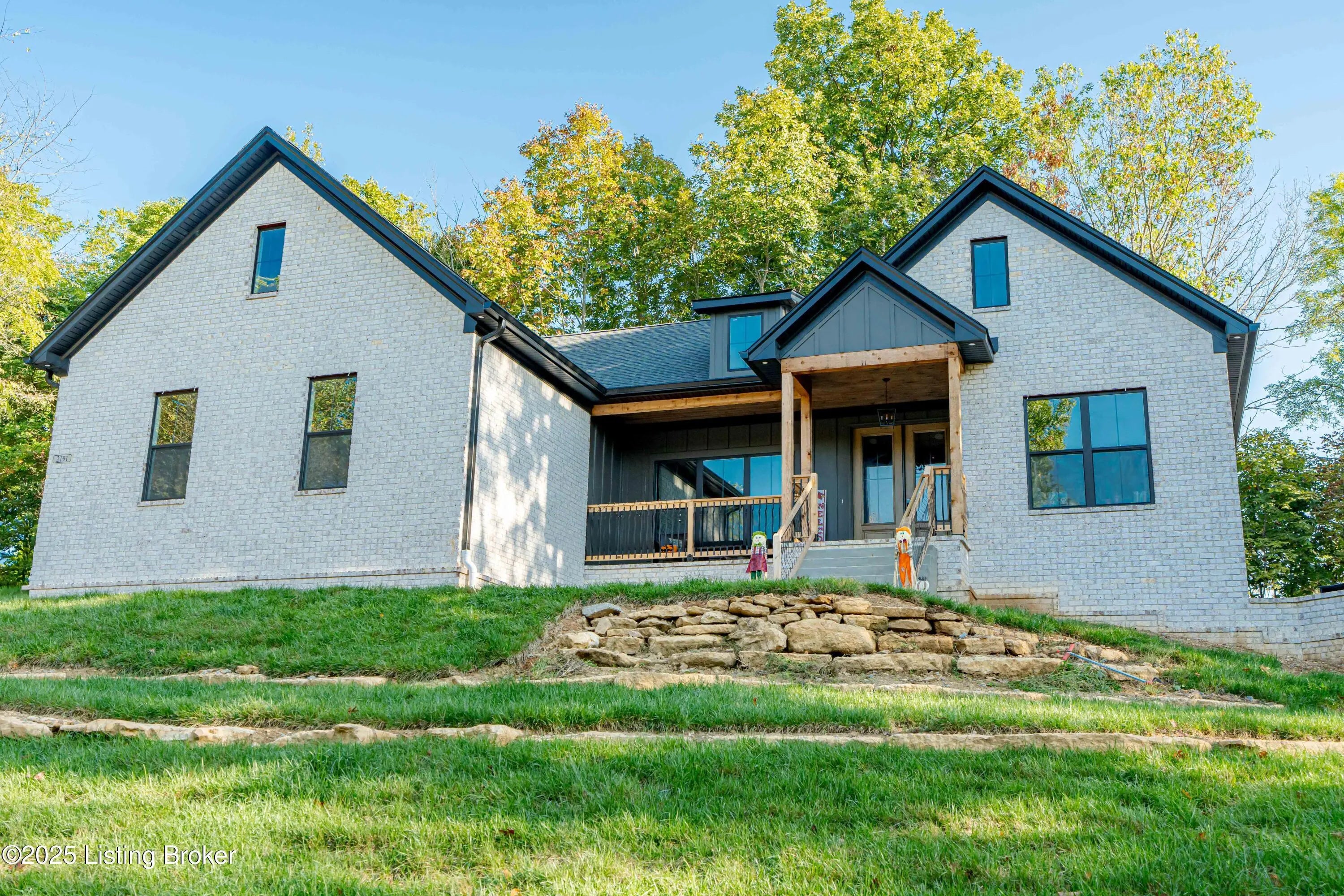 Photo of Listing #1704455