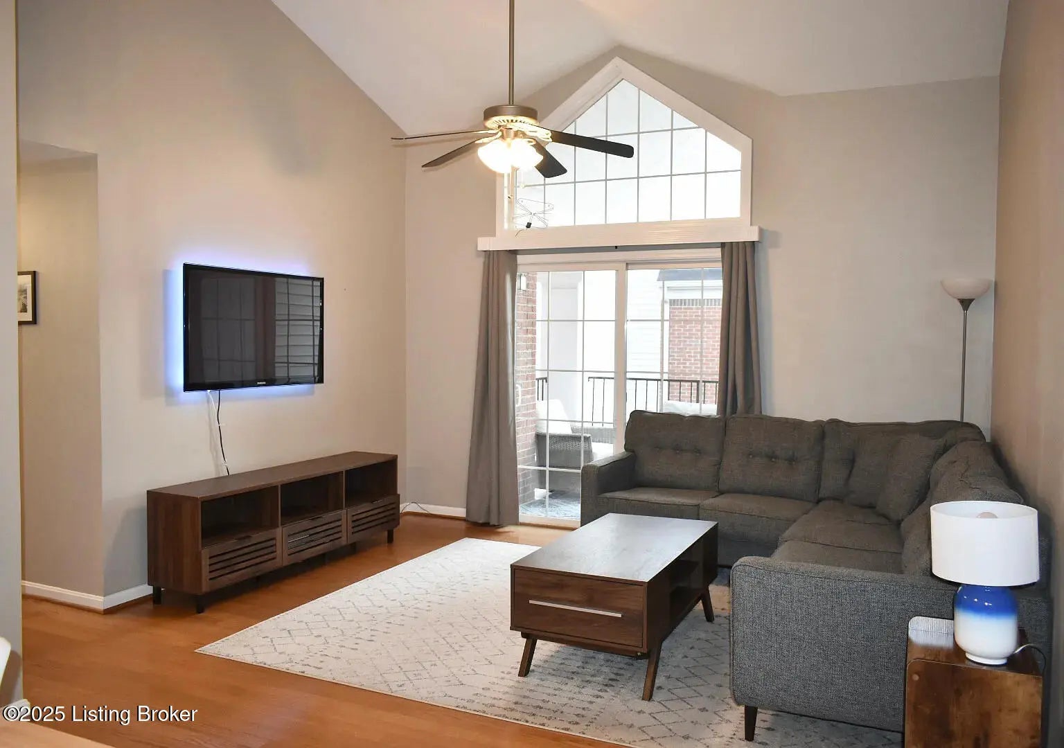 Photo of Listing #1704475