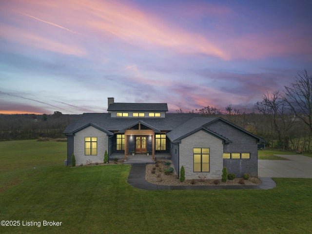 300 S Stallard Dr, Shelbyville