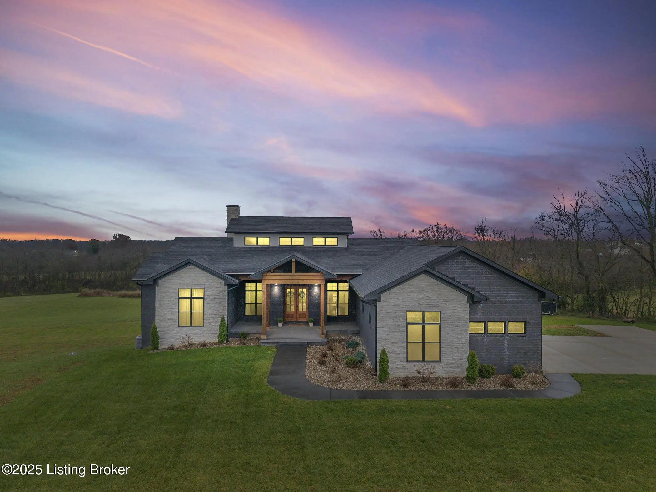 Photo of Listing #1704656