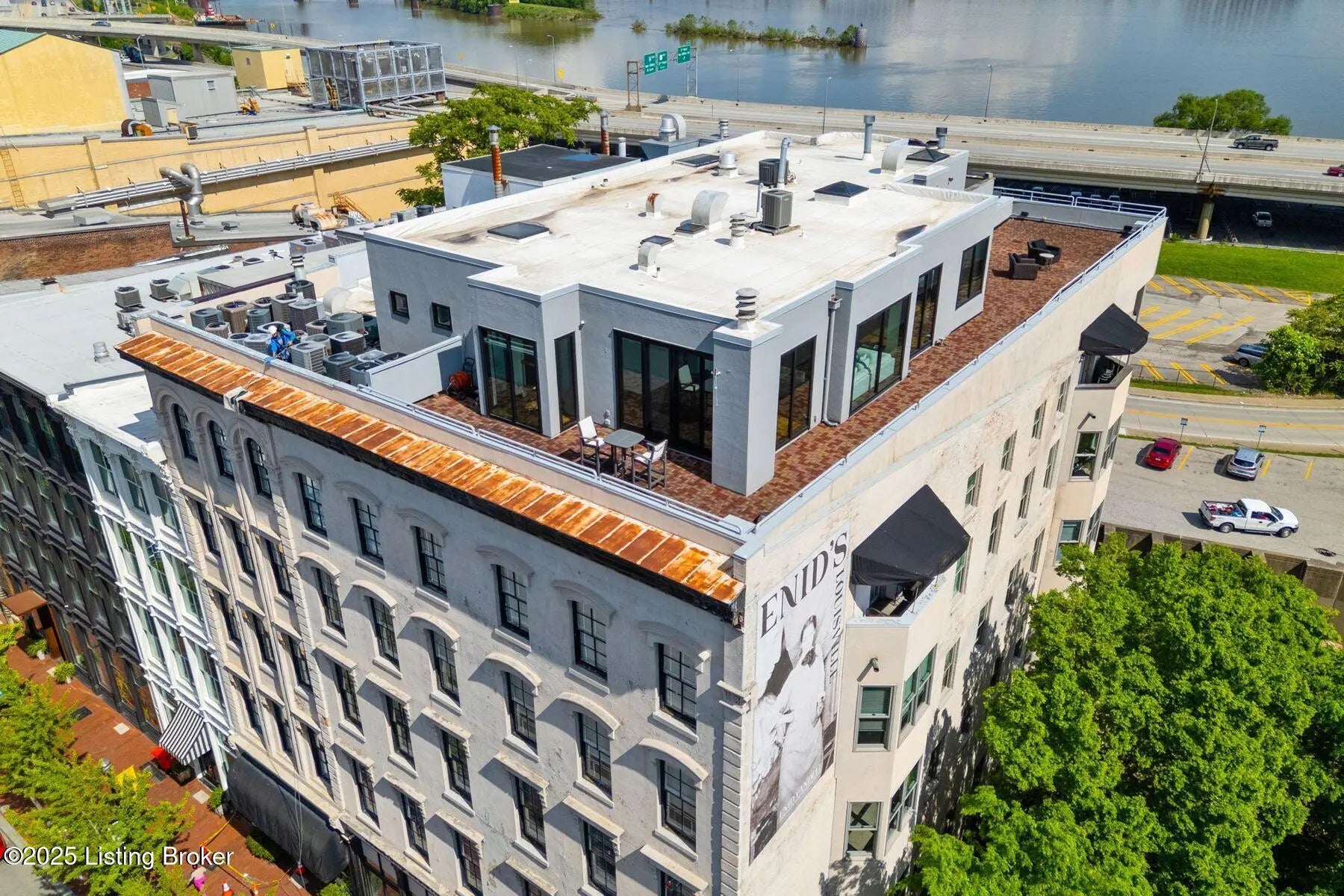 Photo of Listing #1712713