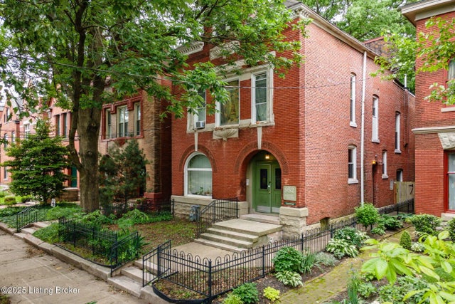 952 S 6th St, Louisville