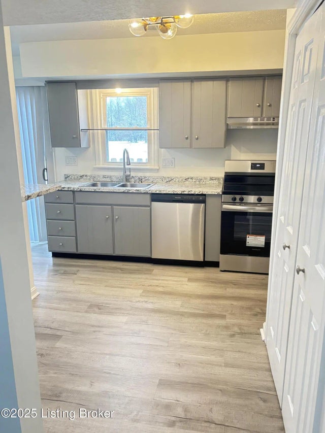 8207 Damascus Cir D1, Louisville