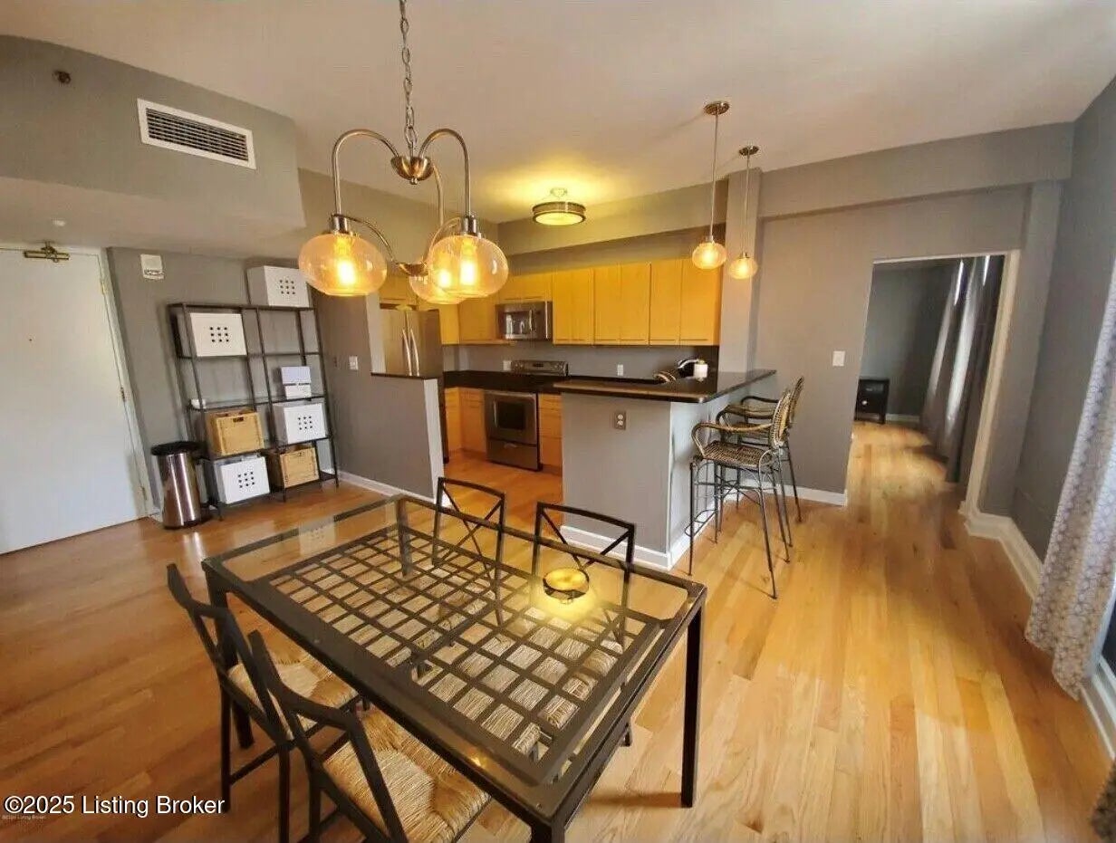 Photo of Listing #1704893