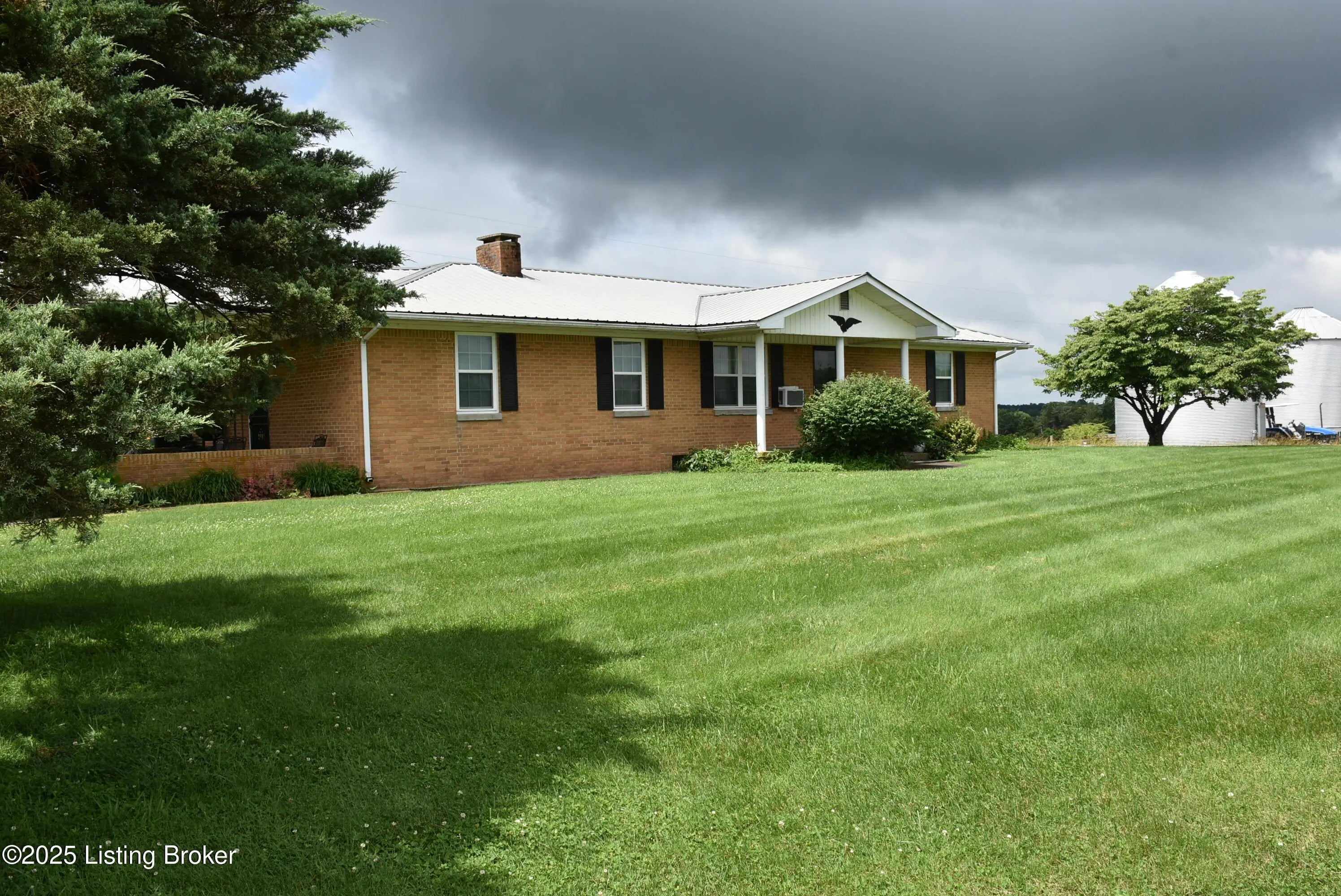 Photo of Listing #1705295