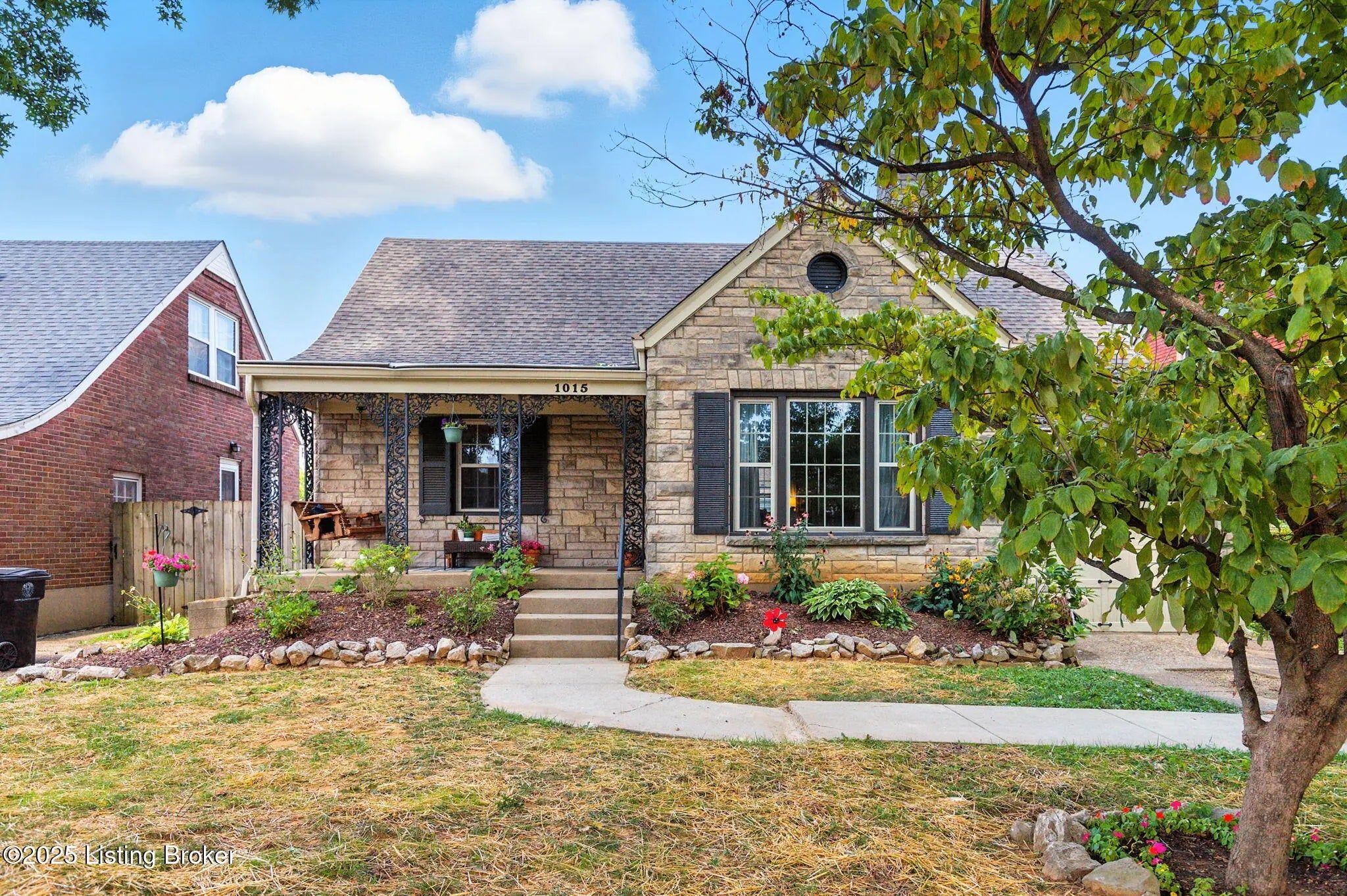 Photo of Listing #1705316