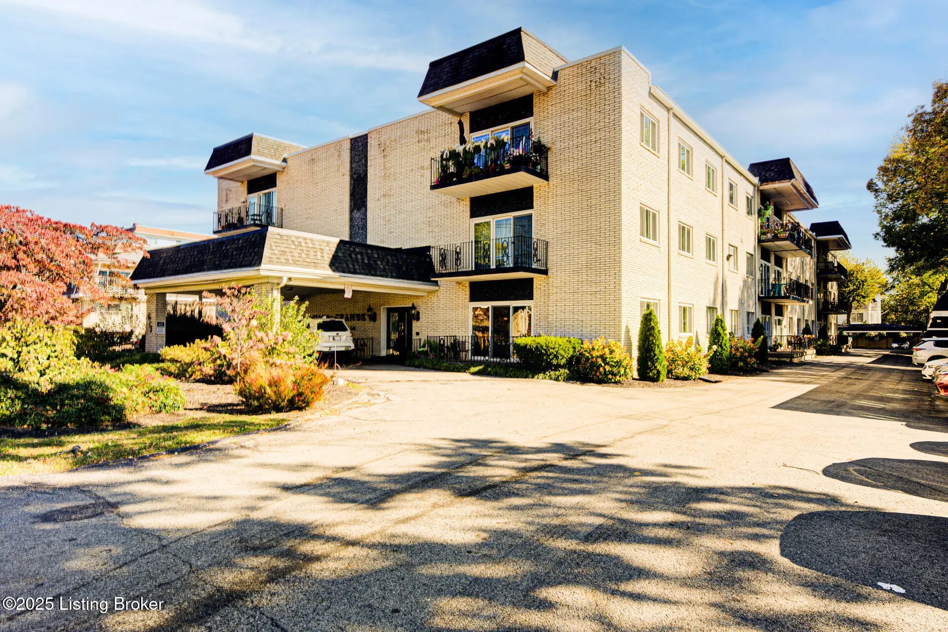 Photo of Listing #1705358