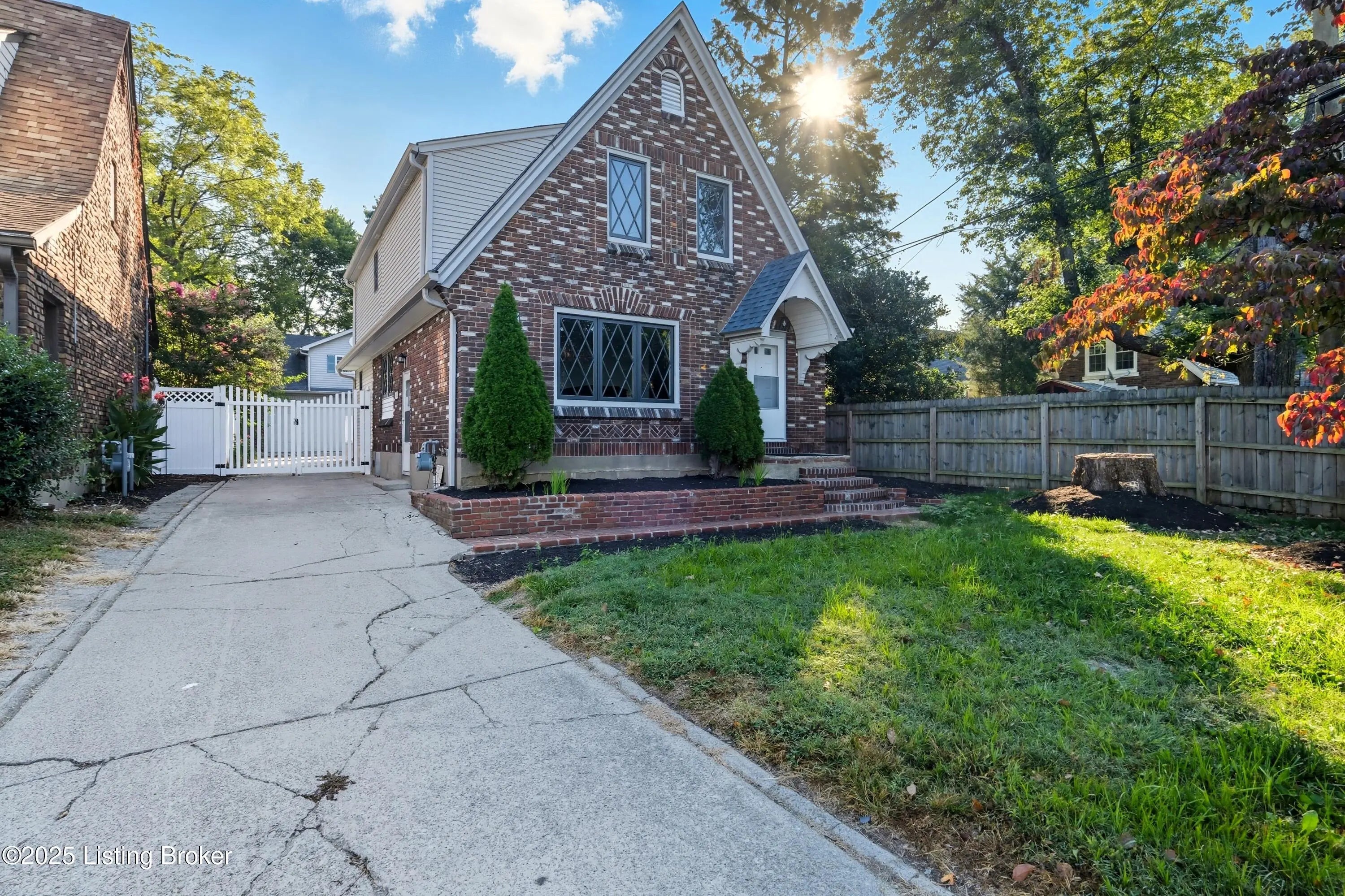 Photo of Listing #1705385