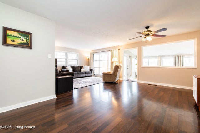 3633 Kelly Way, Louisville