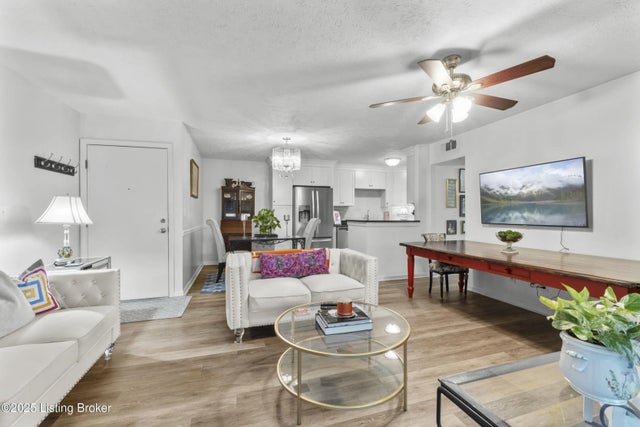 4 Dupont Way 6, Louisville