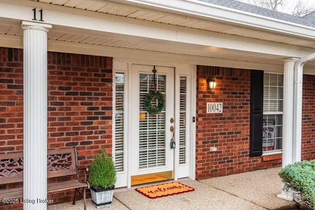 10042 Chenoweth Vista Way, Louisville