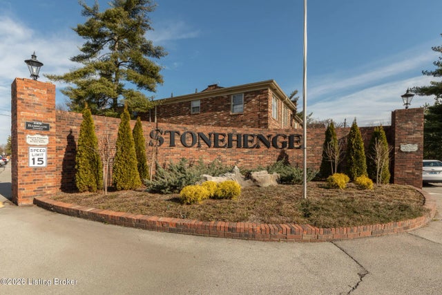 248 Stonehenge Dr Apt 104, Louisville