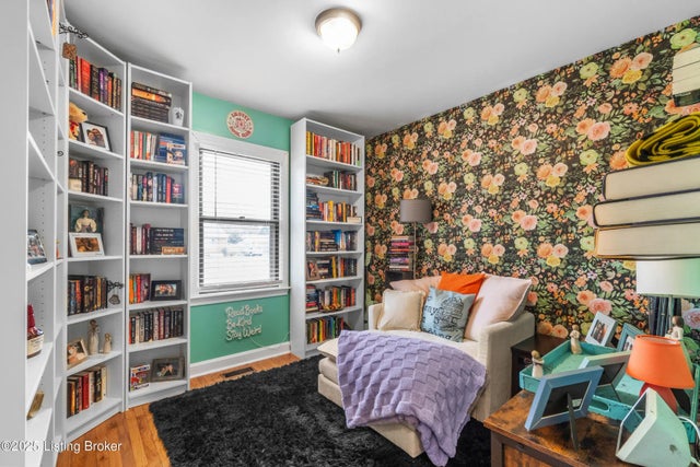 2018 Dixie Garden Dr, Louisville