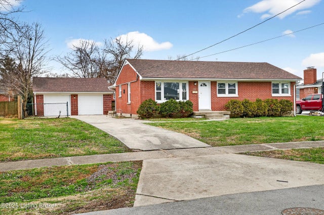 1910 Dixie Garden Dr, Louisville