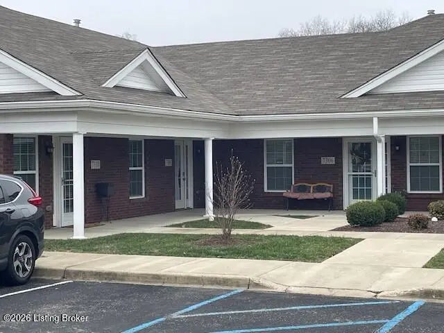 7308 Fox Hollow Way, Louisville