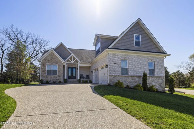 10406 Martinside Dr, Louisville