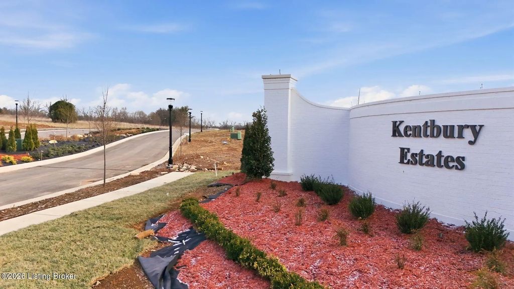 13 Littlecote Ln, Louisville