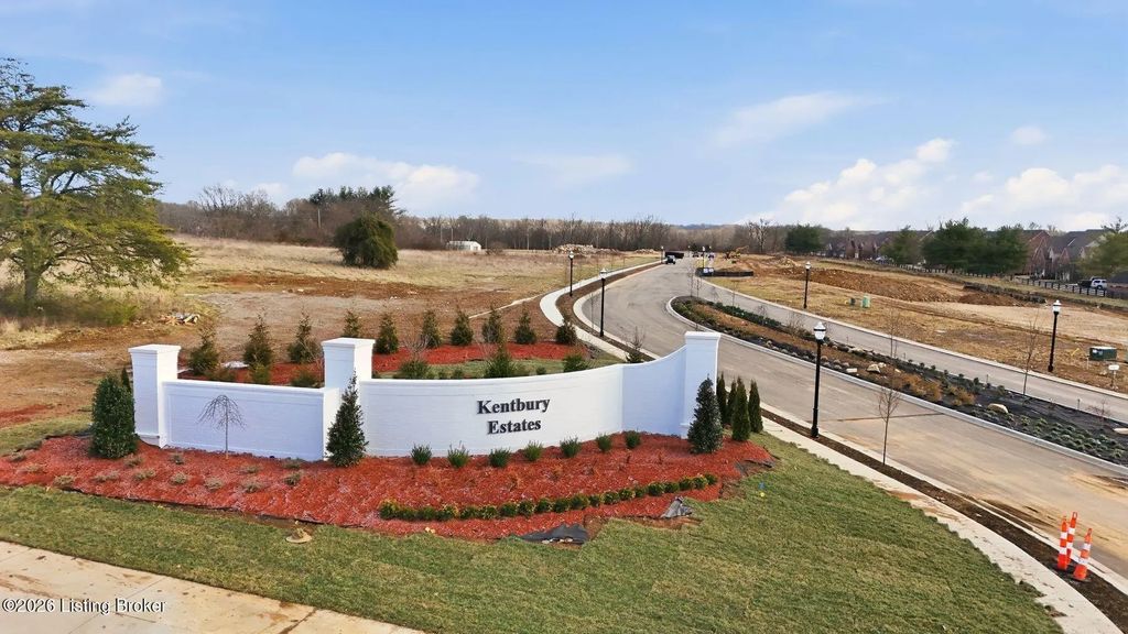 20 Littlecote Ln, Louisville