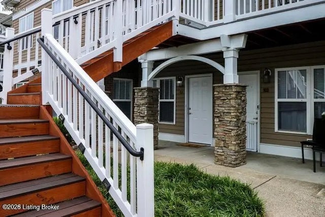 9003 Falcon Crest Ct 104, Louisville