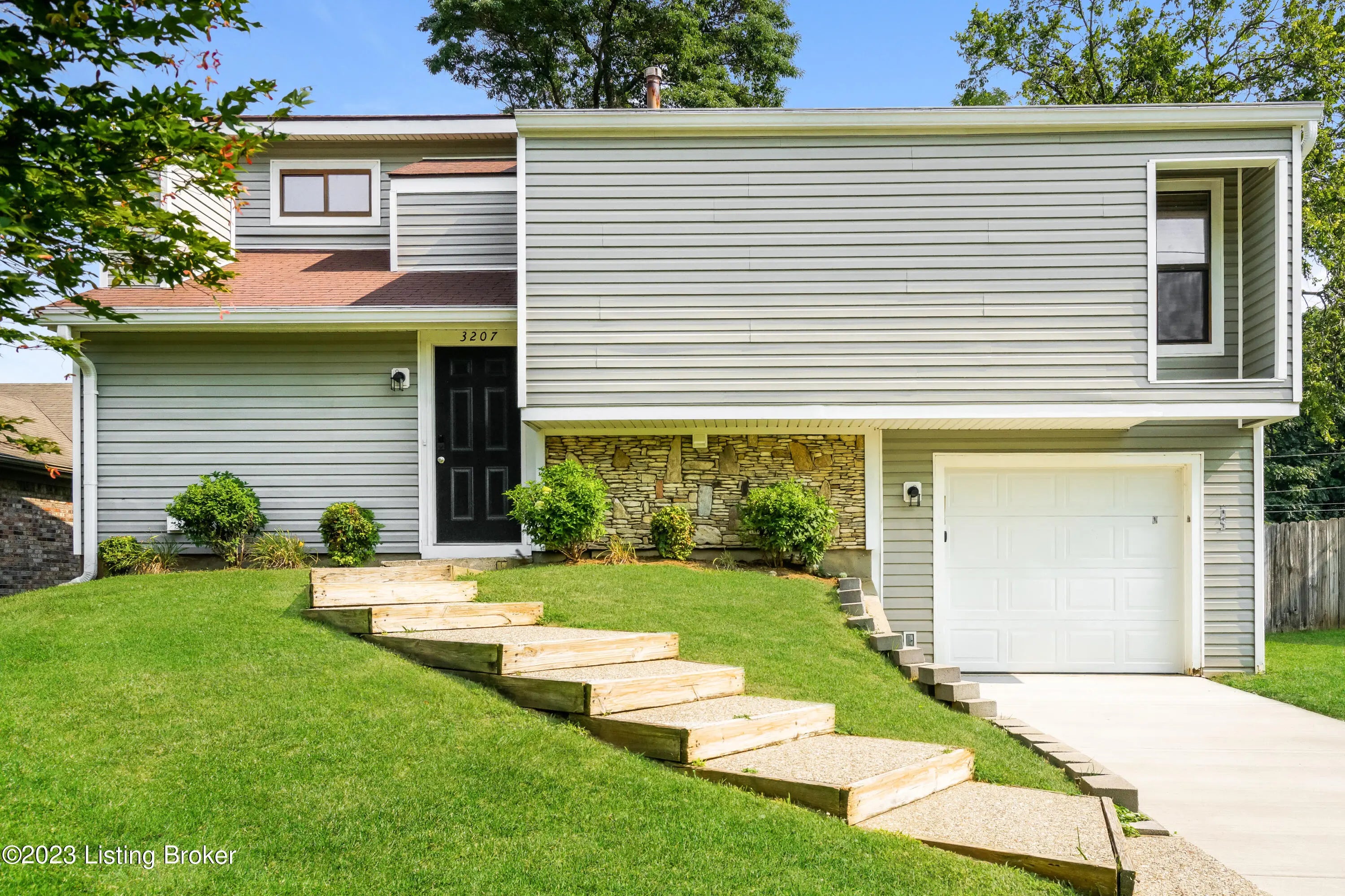 Photo of Listing #1707857