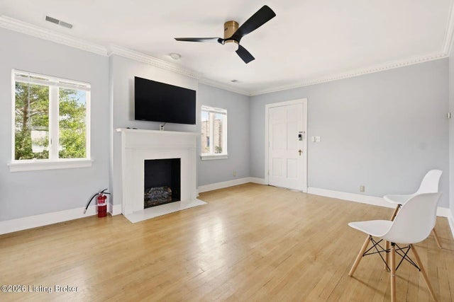 2126 Village Dr 5, Louisville